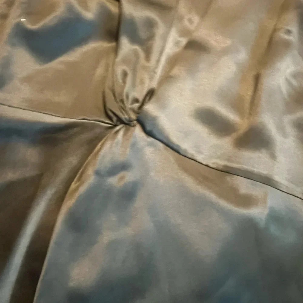CINQ À SEPT Amari Twist Front Cutout Silk Top - Picture 5 of 6